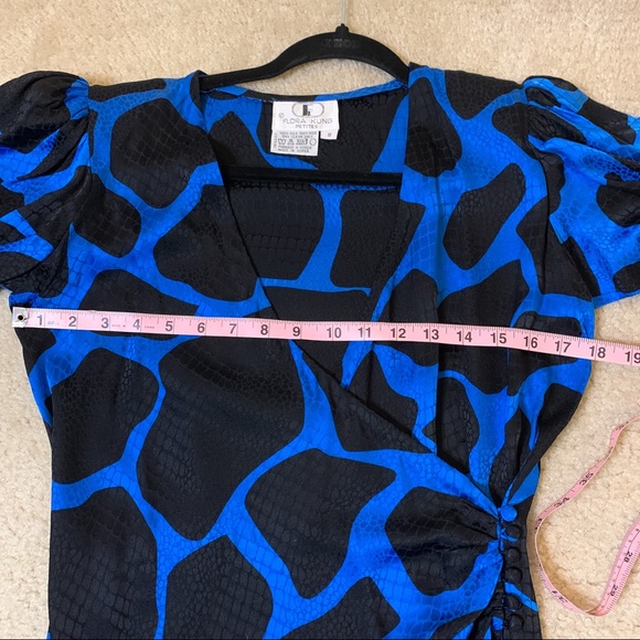 Vintage Flora Kung Silk Wrap Dress size 6 Petites - Picture 13 of 16